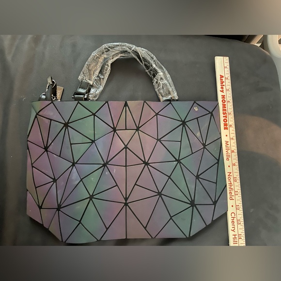 GEOMETRIC LUMINOUS IRIDESCENT HOLOGRAPHIC HANDBAG - Picture 10 of 10